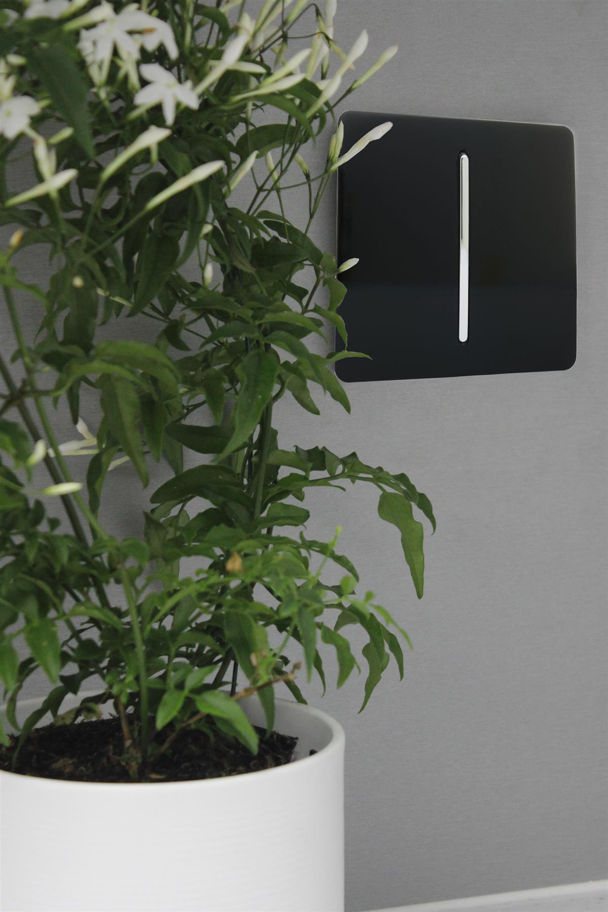 Trendi Switch 1 Gang Retractive Doorbell Switchin Piano Black